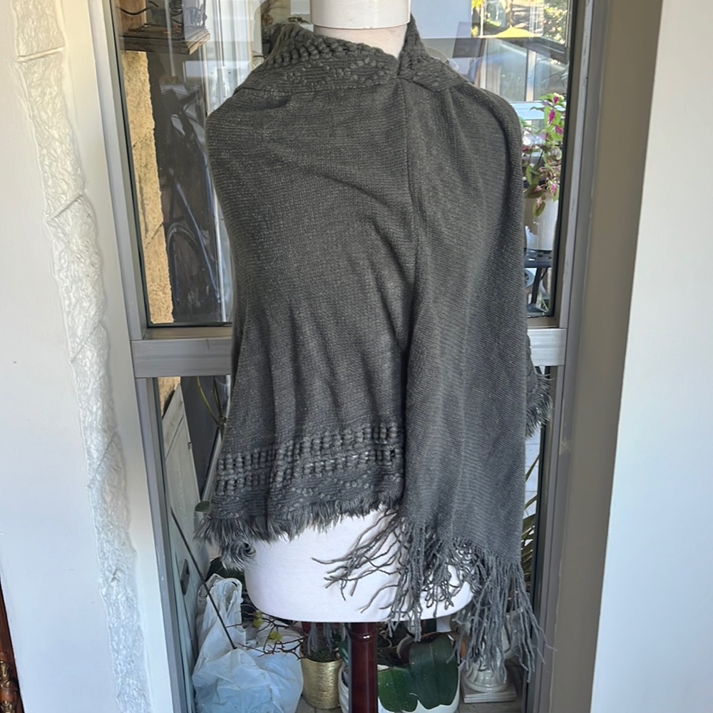 poncho - Picture 1 of 6